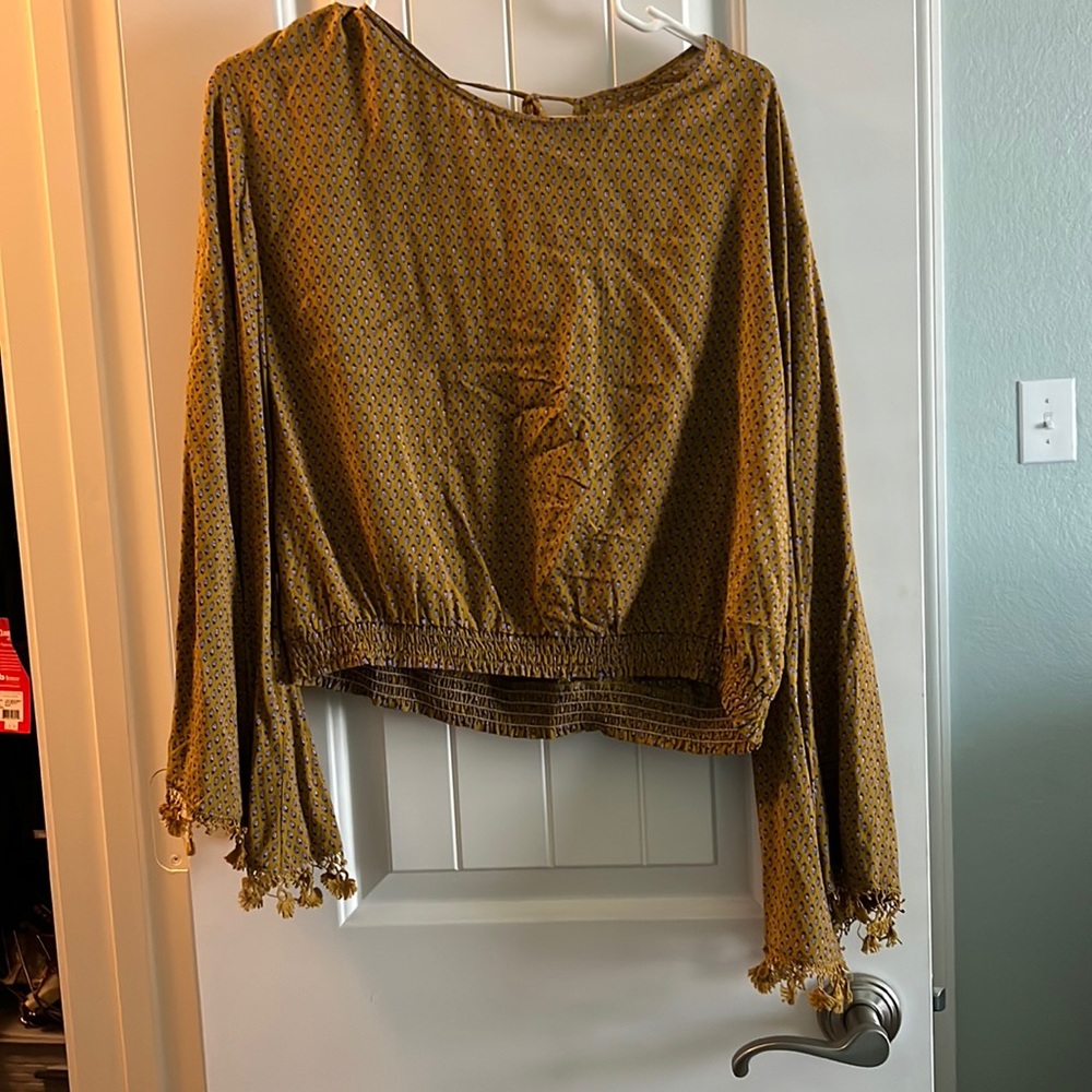 Bell-sleeved yellow top
